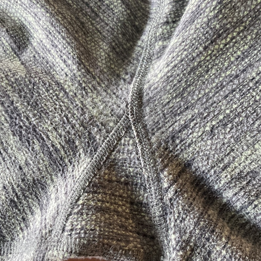 Grey size 8 lululemon crop pant - Picture 6 of 6